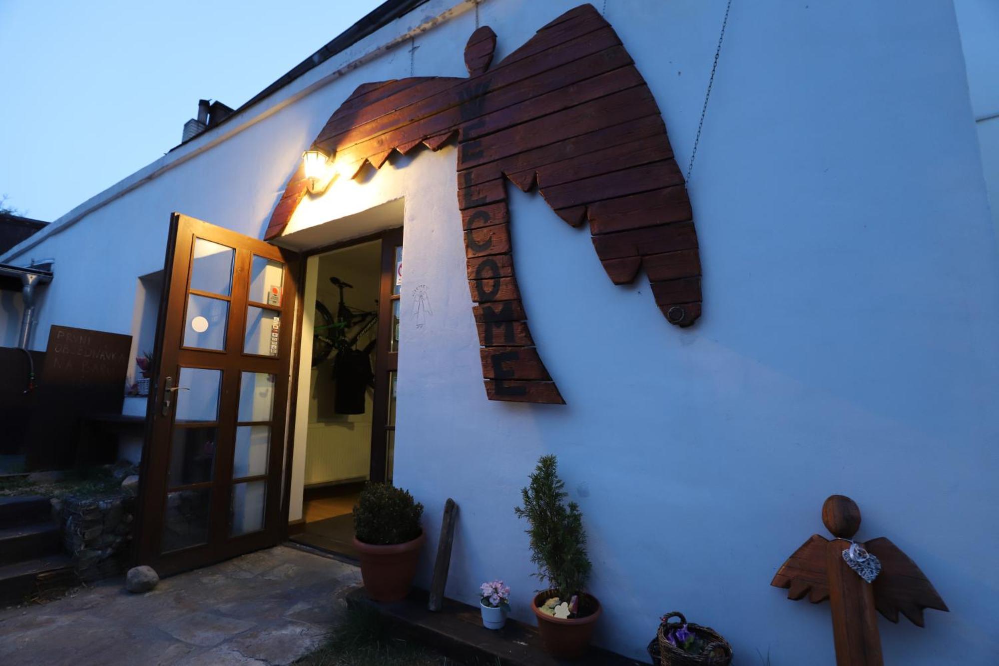 Bike Bistro A Penzion U Vsech Andelu Nove Mesto pod Smrkem Luaran gambar